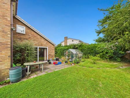 5 bedroom Detached house for sale in Green Park, Wrexham, LL13