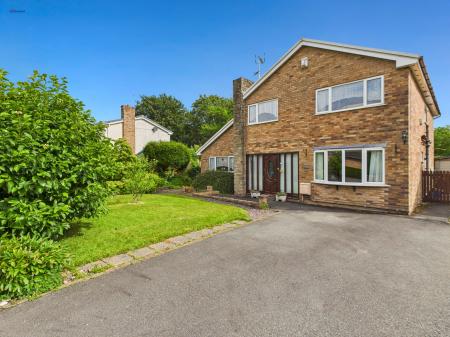 5 bedroom Detached house for sale in Green Park, Wrexham, LL13