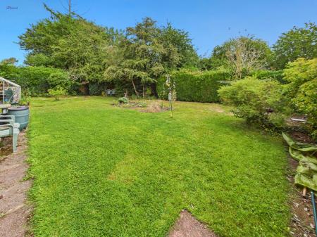 5 bedroom Detached house for sale in Green Park, Wrexham, LL13