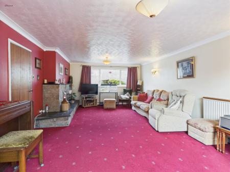 5 bedroom Detached house for sale in Green Park, Wrexham, LL13