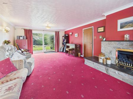 5 bedroom Detached house for sale in Green Park, Wrexham, LL13