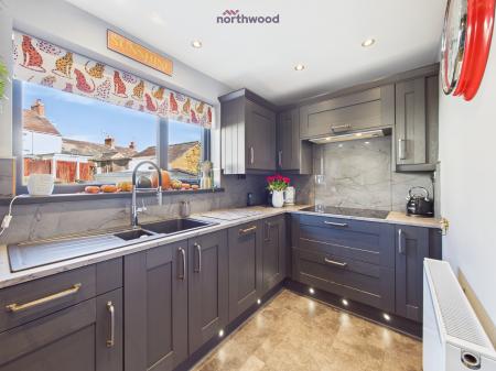 2 bedroom Terraced House for sale in Haulfre Terrace, Coedpoeth, LL11