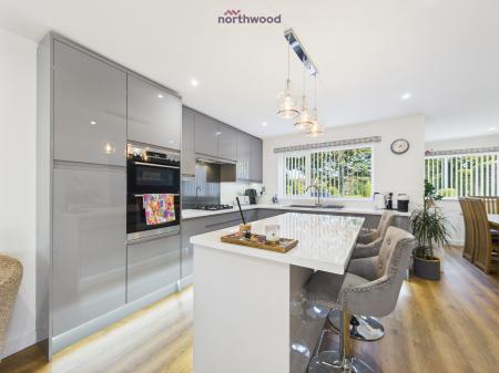 4 bedroom Detached bungalow for sale in Heol Dinas, Wrexham, LL12