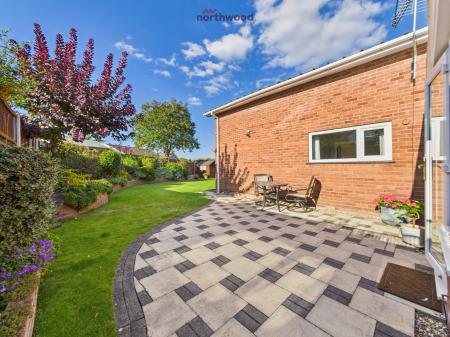 4 bedroom Detached bungalow for sale in Heol Dinas, Wrexham, LL12