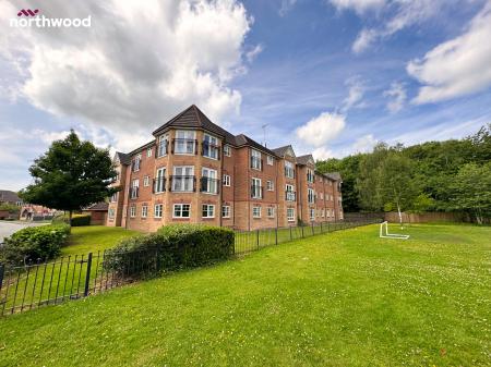 2 bedroom Flat for sale in Lamberton Drive, Brymbo, LL11