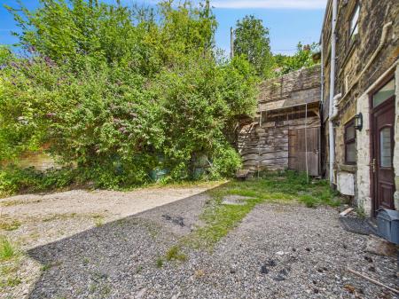 4 bedroom Detached house for sale in Newbridge Road, Wrexham, LL14