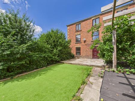 4 bedroom Detached house for sale in Newbridge Road, Wrexham, LL14