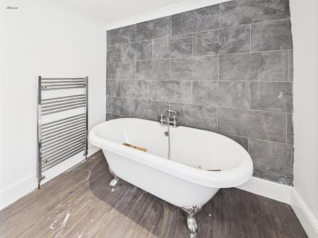 4 bedroom Detached house for sale in Newbridge Road, Wrexham, LL14