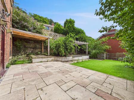 4 bedroom Detached house for sale in Newbridge Road, Wrexham, LL14