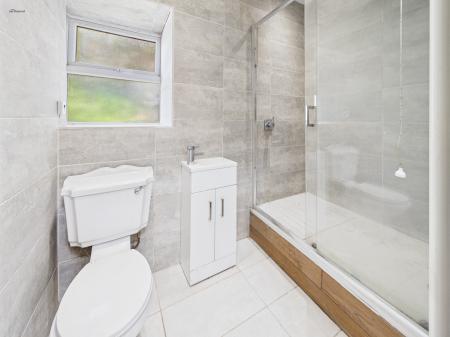 4 bedroom Detached house for sale in Newbridge Road, Wrexham, LL14