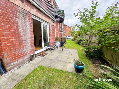 2 bedroom Flat for sale in Pant Glas, Johnstown, LL14