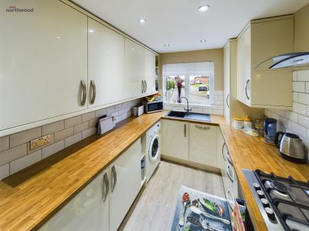 2 bedroom Semi-detached house for sale in Summerfields, Rhostyllen, LL14