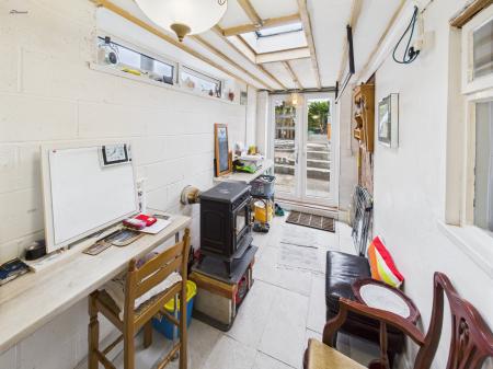 2 bedroom Bungalow for sale in Vinegar Hill, Rhosllanerchrugog, LL14