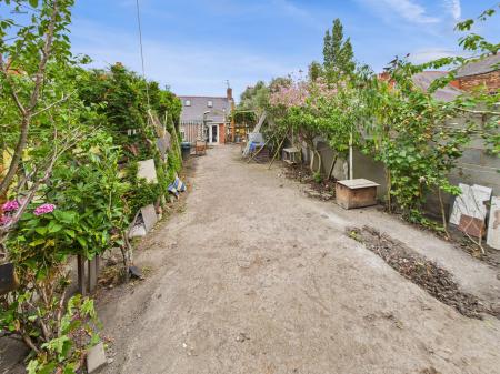 2 bedroom Bungalow for sale in Vinegar Hill, Rhosllanerchrugog, LL14