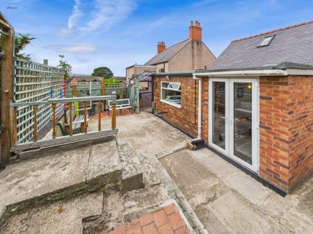 2 bedroom Bungalow for sale in Vinegar Hill, Rhosllanerchrugog, LL14