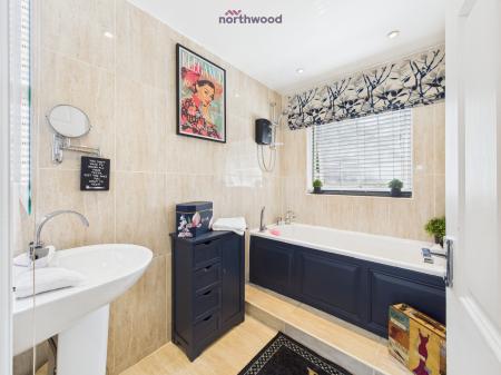 6 bedroom Detached house for sale in Wrexham Road, Pentre Bychan, LL14