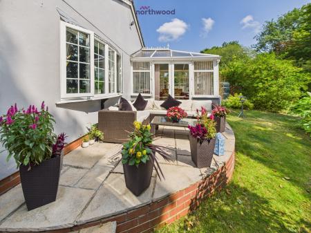 6 bedroom Detached house for sale in Wrexham Road, Pentre Bychan, LL14