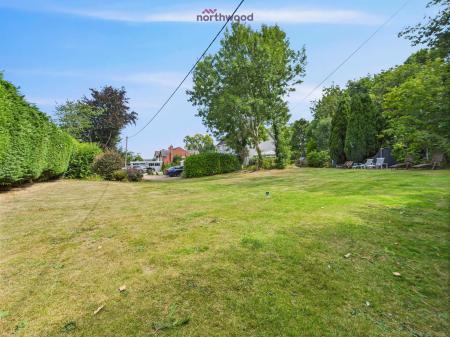 6 bedroom Detached house for sale in Wrexham Road, Pentre Bychan, LL14