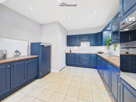 6 bedroom Detached house for sale in Wrexham Road, Pentre Bychan, LL14