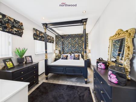 6 bedroom Detached house for sale in Wrexham Road, Pentre Bychan, LL14