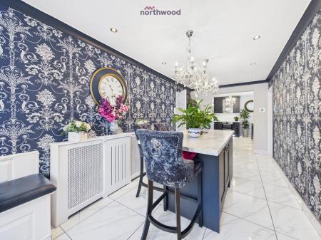 6 bedroom Detached house for sale in Wrexham Road, Pentre Bychan, LL14