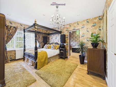 6 bedroom Detached house for sale in Wrexham Road, Pentre Bychan, LL14