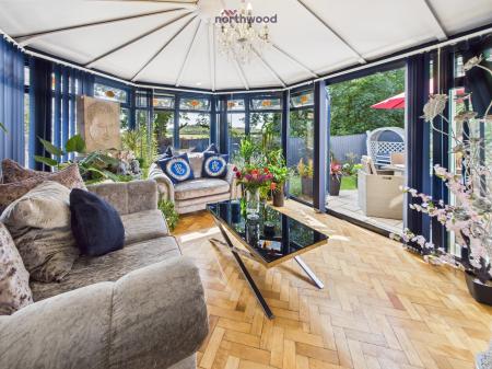 6 bedroom Detached house for sale in Wrexham Road, Pentre Bychan, LL14