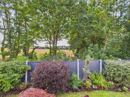 6 bedroom Detached house for sale in Wrexham Road, Pentre Bychan, LL14