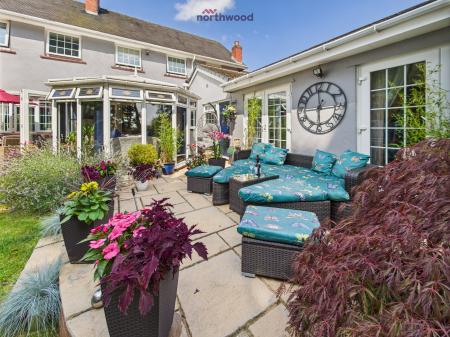 6 bedroom Detached house for sale in Wrexham Road, Pentre Bychan, LL14