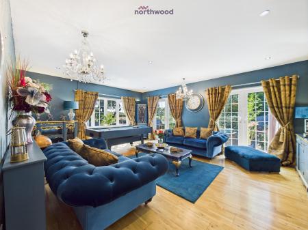 6 bedroom Detached house for sale in Wrexham Road, Pentre Bychan, LL14