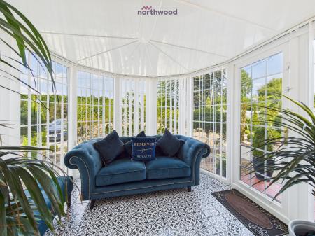 6 bedroom Detached house for sale in Wrexham Road, Pentre Bychan, LL14