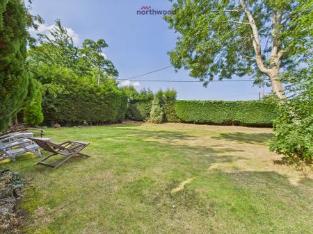 6 bedroom Detached house for sale in Wrexham Road, Pentre Bychan, LL14