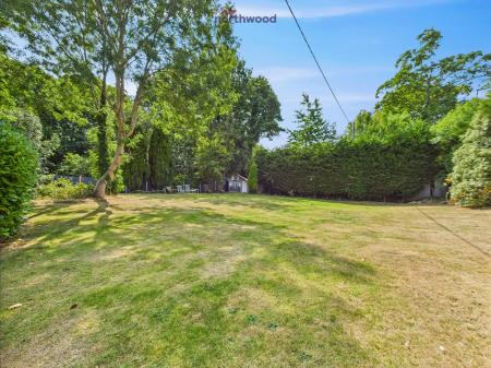 6 bedroom Detached house for sale in Wrexham Road, Pentre Bychan, LL14