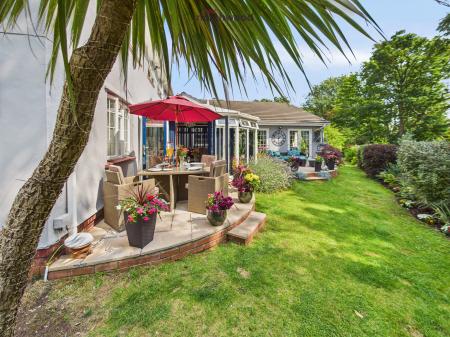 6 bedroom Detached house for sale in Wrexham Road, Pentre Bychan, LL14