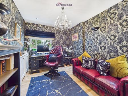 6 bedroom Detached house for sale in Wrexham Road, Pentre Bychan, LL14