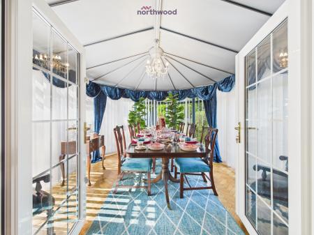 6 bedroom Detached house for sale in Wrexham Road, Pentre Bychan, LL14