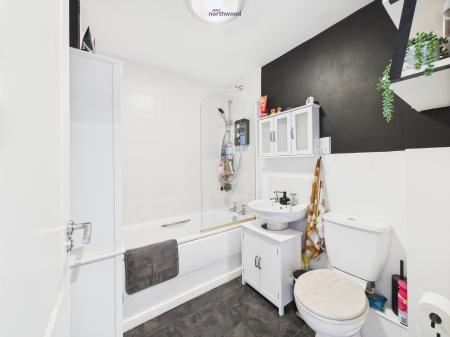 1 bedroom Flat for sale in Wynstay Apartments, Corunna Court, Wrexham, LL13