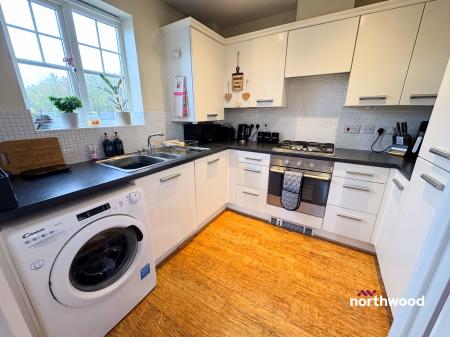 2 bedroom Apartment for sale in Lamberton Drive, Brymbo, LL11