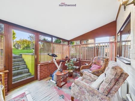 2 bedroom Terraced House for sale in Llwyn Fields, Oswestry, SY11