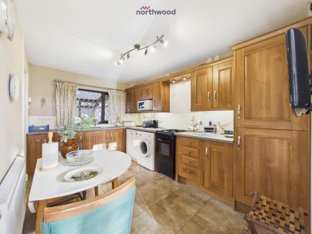2 bedroom Terraced House for sale in Llwyn Fields, Oswestry, SY11