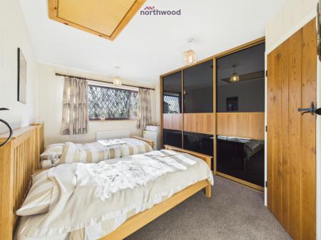 2 bedroom Terraced House for sale in Llwyn Fields, Oswestry, SY11