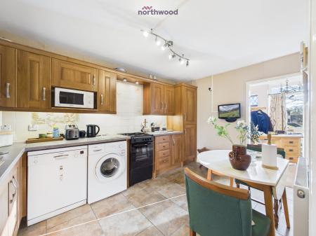 2 bedroom Terraced House for sale in Llwyn Fields, Oswestry, SY11