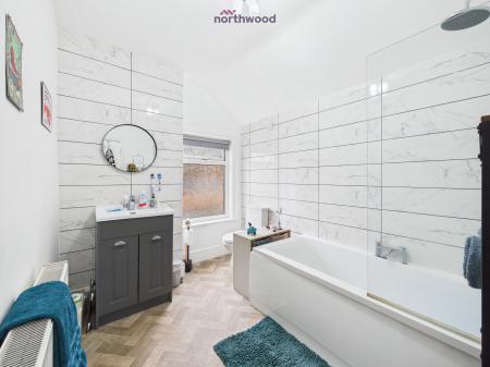 2 bedroom Semi-detached house for sale in Valley View, Wrexham, LL11