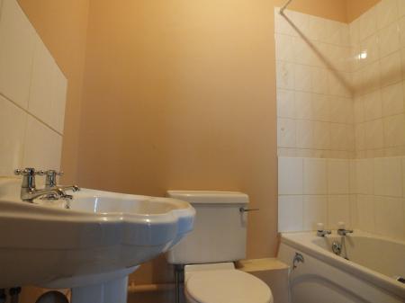 1 bedroom Flat to let in Chester Street, Wrexham, LL13