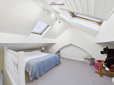 3 bedroom Terraced House for sale in Wrexham Road, Rhostyllen, LL14