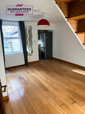 2 bedroom Terraced House to let in Bank Street, Southsea, LL11