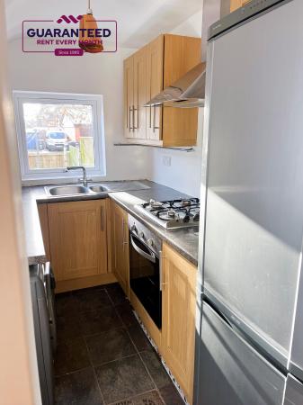 2 bedroom Terraced House to let in Bank Street, Southsea, LL11