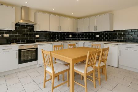 5 bedroom Terraced House to let in Small Lane, Stapleton, Bristol, BS16