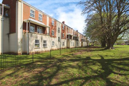 2 bedroom Flat for sale in Perrett Way, Ham Green, Bristol, BS20