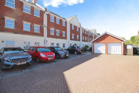 2 bedroom Flat for sale in Perrett Way, Ham Green, Bristol, BS20